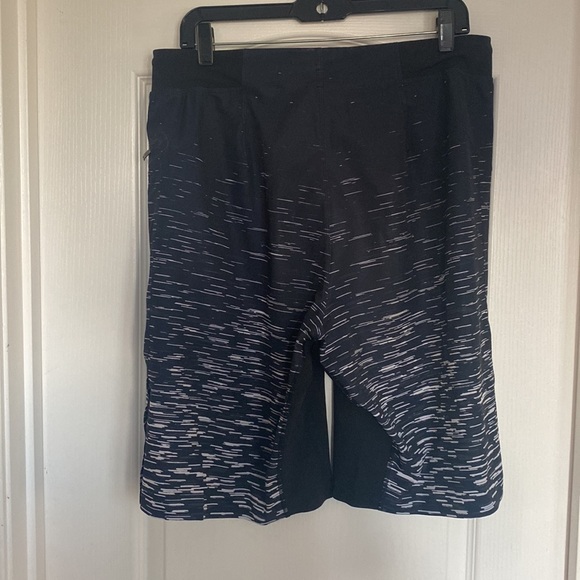 Lululemon Assert Short - Gondola Stripe Black White/Black - Picture 5 of 9